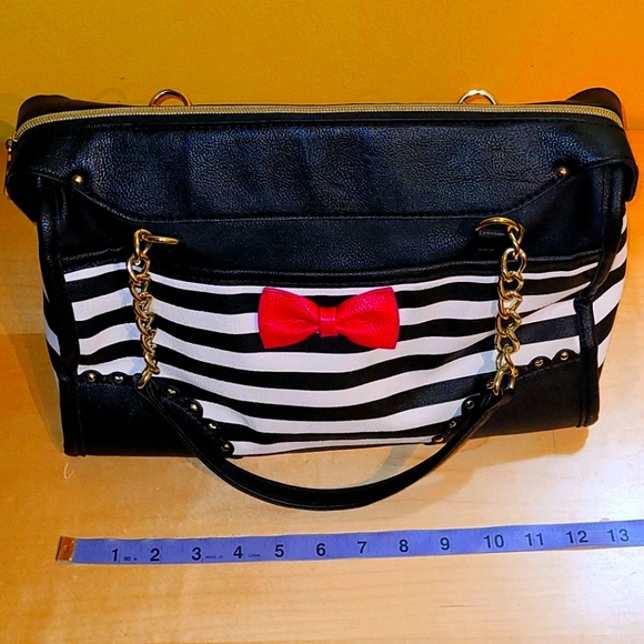 Featured! ♥ Betsey Johnson ♥ Beautiful & Fun Purse - Picture 9 of 9